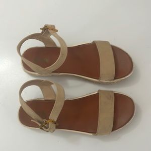 MIA Platform Sandal Beige | W7.5